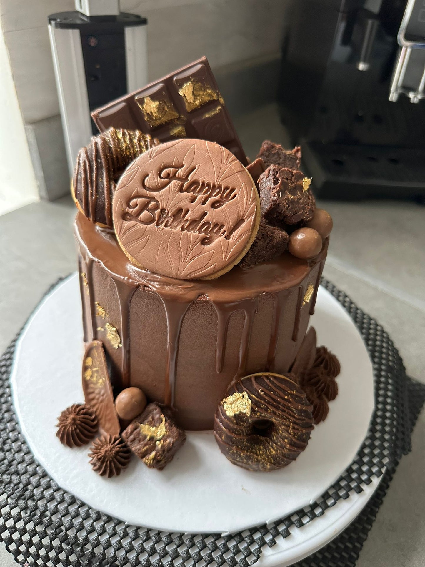 Golden Cocoa Luxe Cake