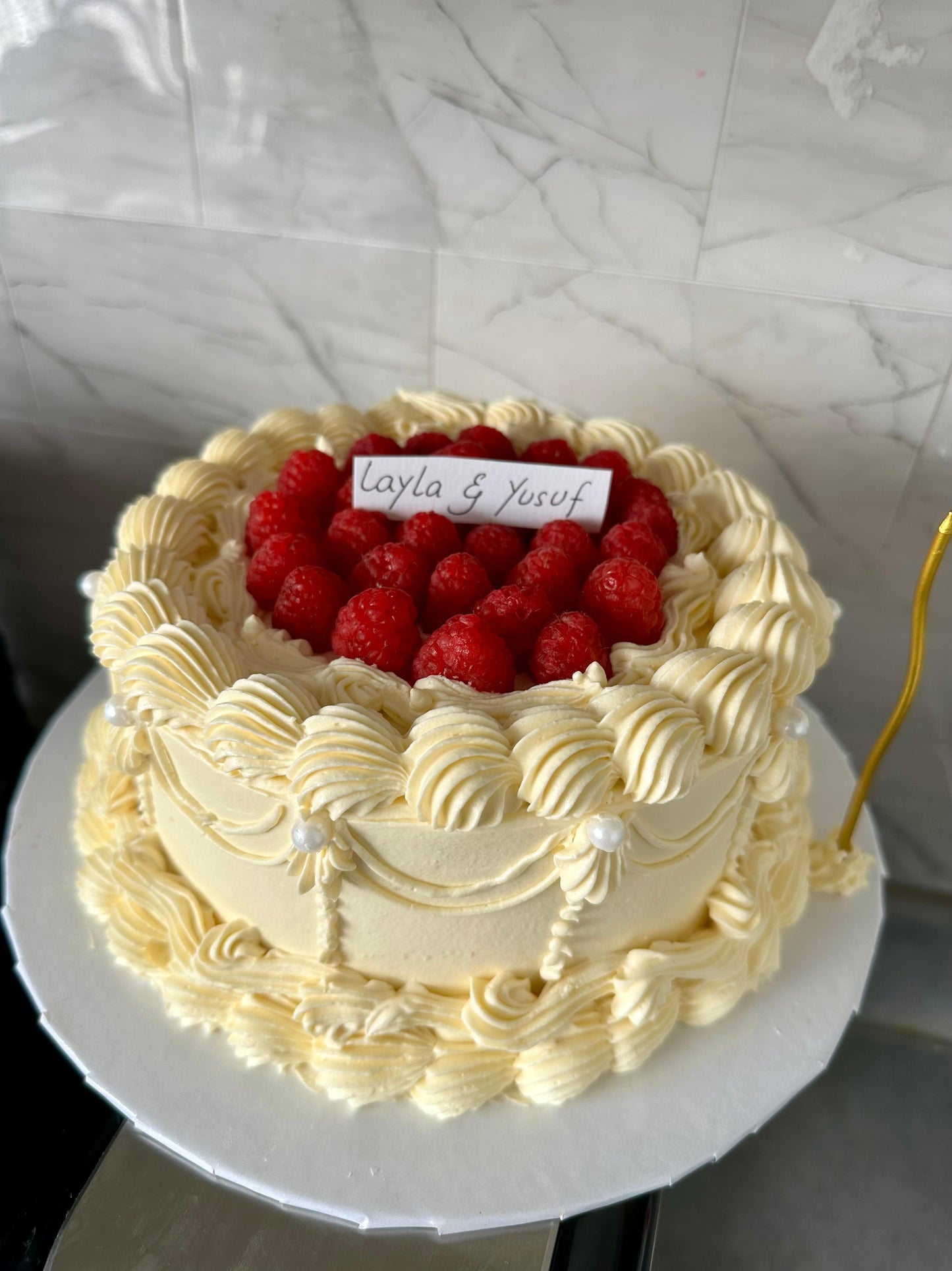 Raspberry vintage cake